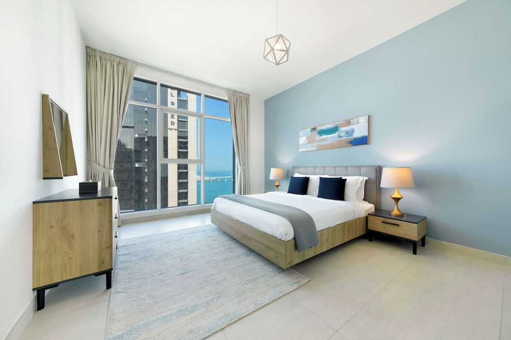 Comfort Apartment, 3 Bedrooms, Pool Access, Sea View photo 2