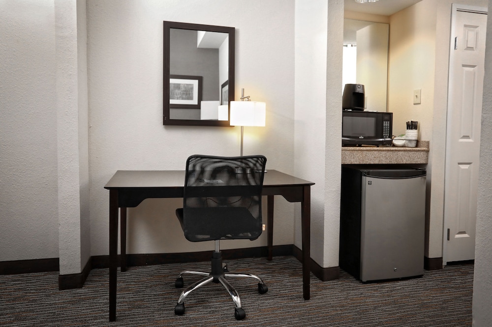 Room, Accessible, Microwave - Photo 3