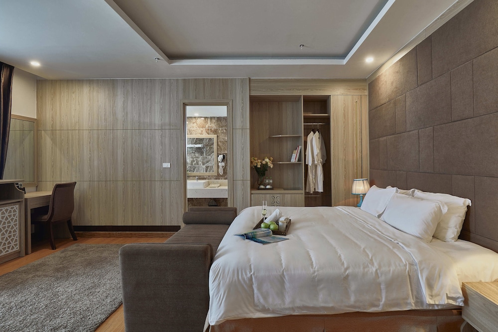 Premium Suite, 1 Bedroom, Bathtub, Executive Level photo 1