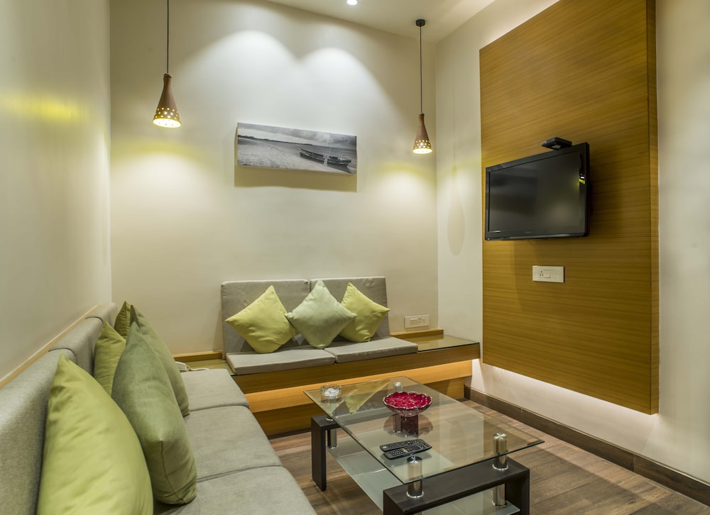 Suite Room - Photo 12