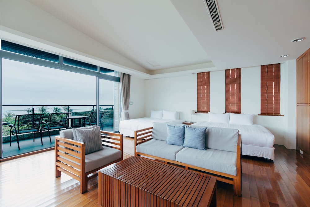 Family Quadruple Room, 2 Double Beds, Ocean View photo 1