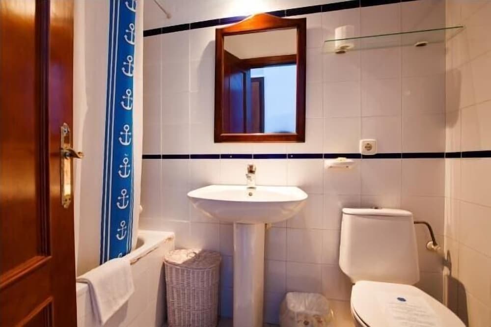 Standard Double or Twin Room photo 3