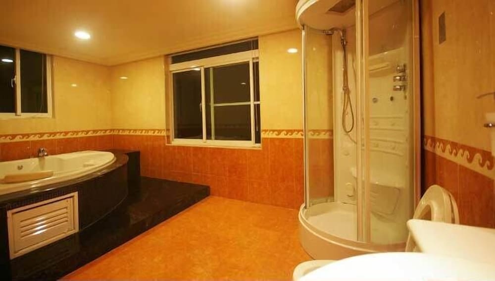 Room (9pax) photo 3