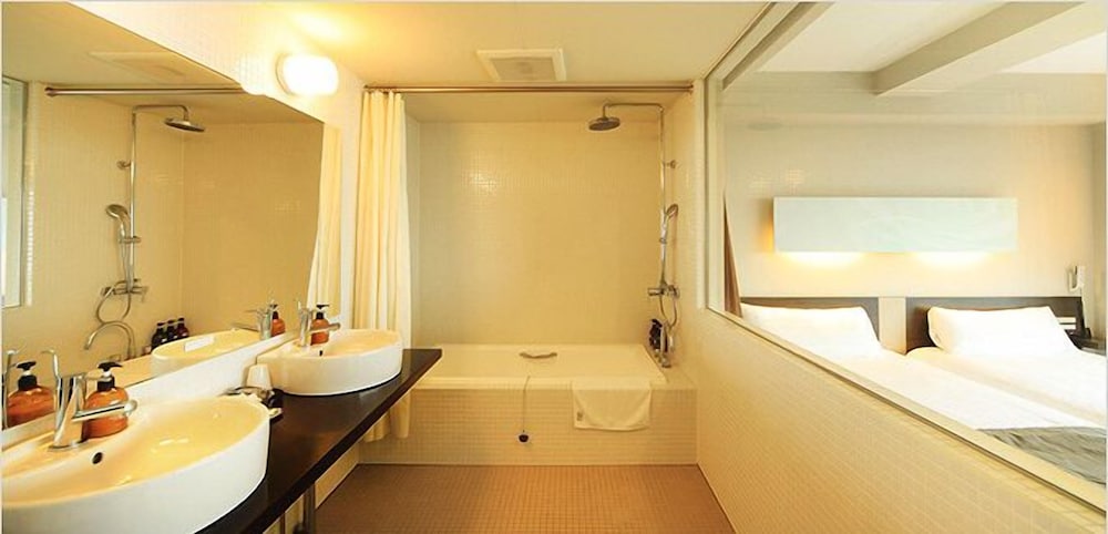 Superior Twin Room, Non Smoking - Photo 2