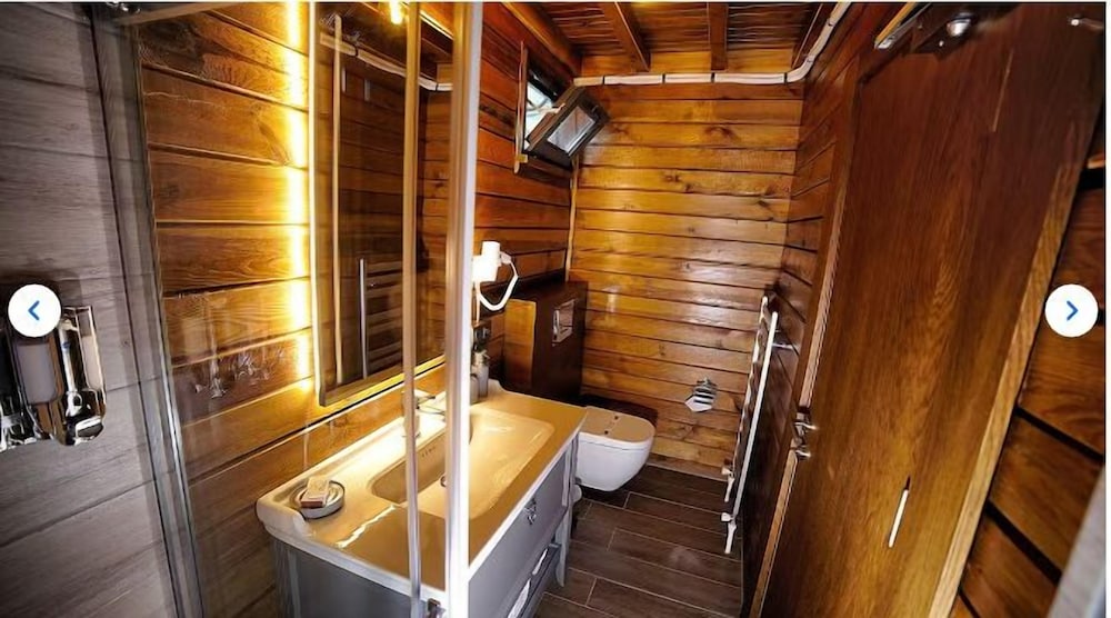 Deluxe Bungalow - Photo 8