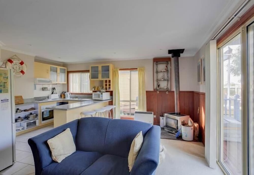 Standard Suite, 2 Bedrooms, Kitchen (Hebe Self-Contained) photo 3
