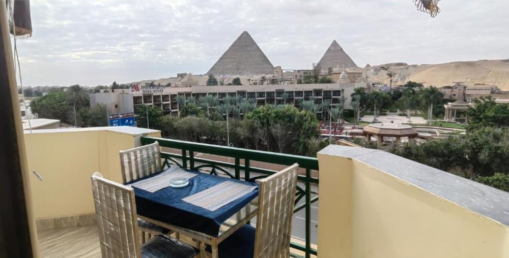 Family Suite Pyramids View thumbnail 6