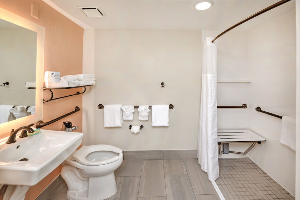 Standard Double Room, 2 Queen Beds, Accessible, Kitchen - Photo 4