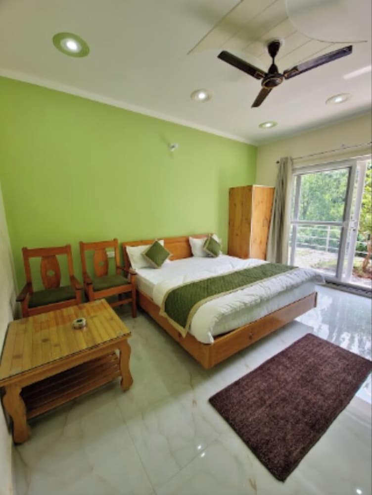 Deluxe Room, Hill View