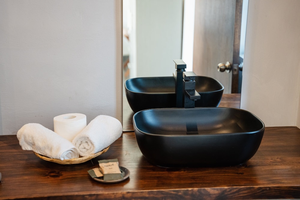 Deluxe Studio Suite - Photo 11