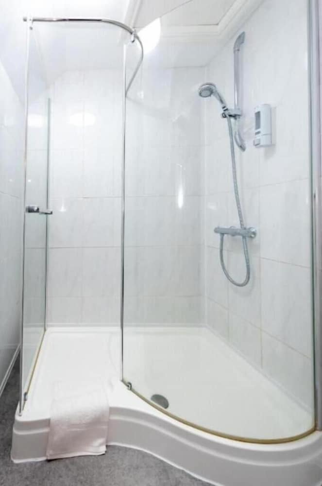 Twin Room, Ensuite - Photo 4