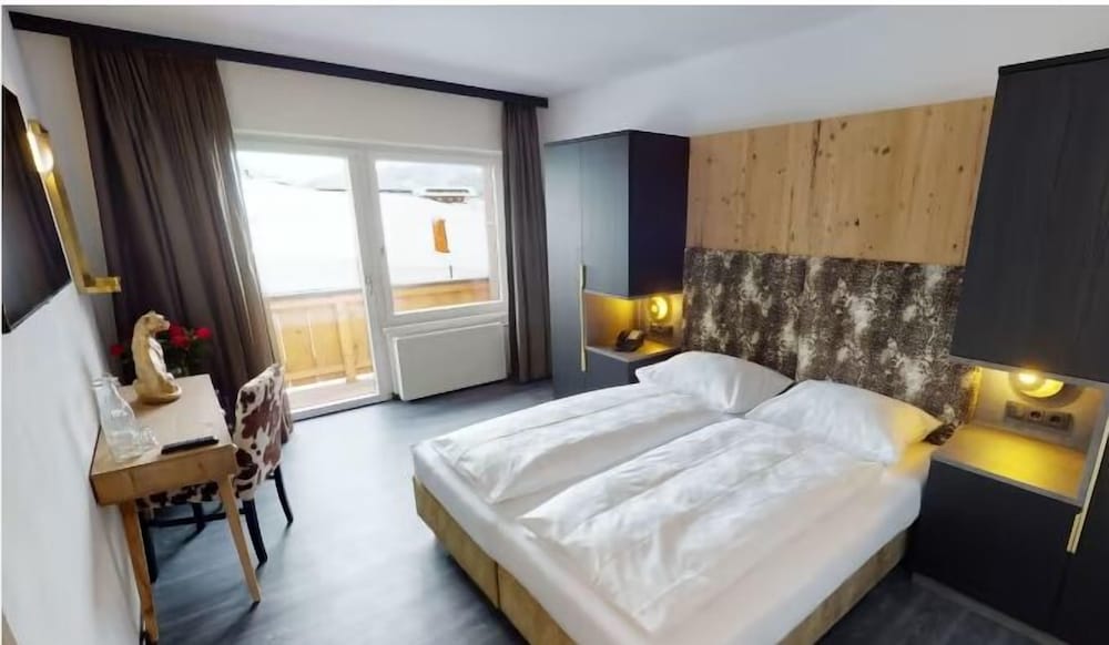 Standard Double Room, Non Smoking, Mountain View