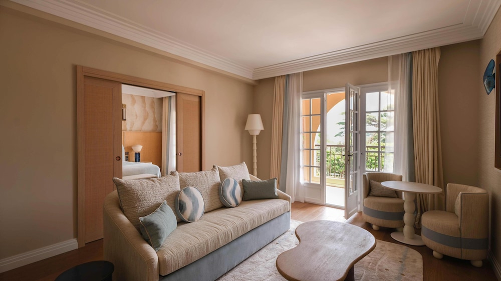 Suite, Pool View - Photo 6