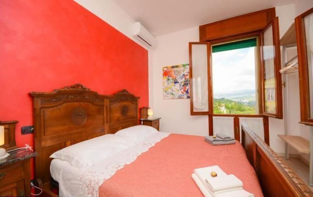 Comfort Room, City View