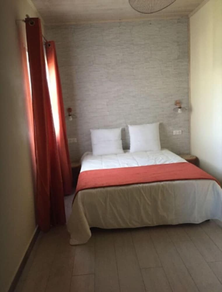 Standard Room, 1 Queen Bed, Non Smoking, Mountain View