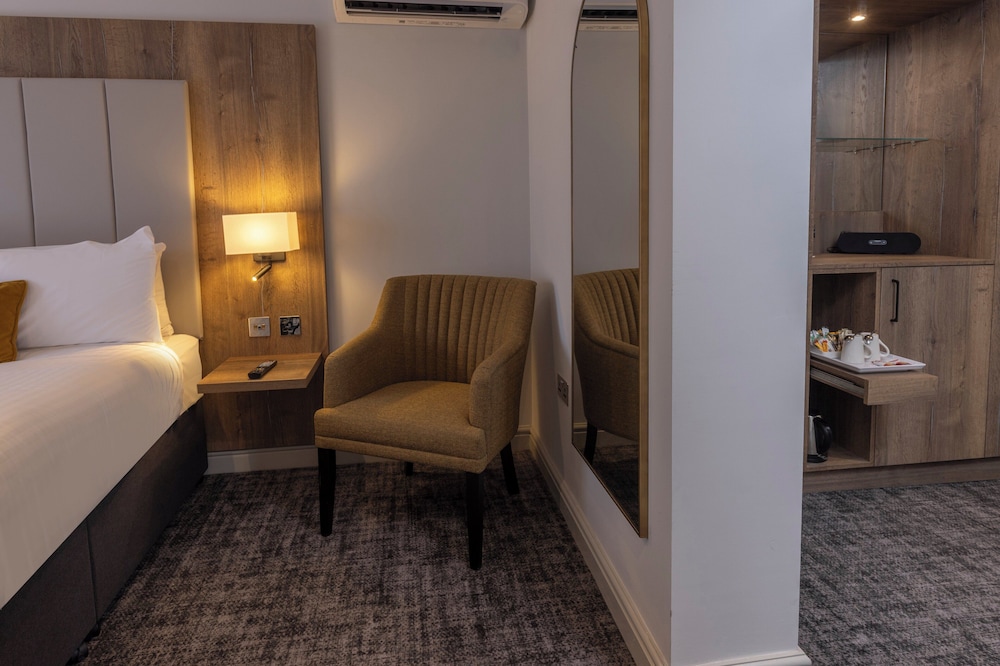 Junior Suite, 1 Queen Bed - Photo 3