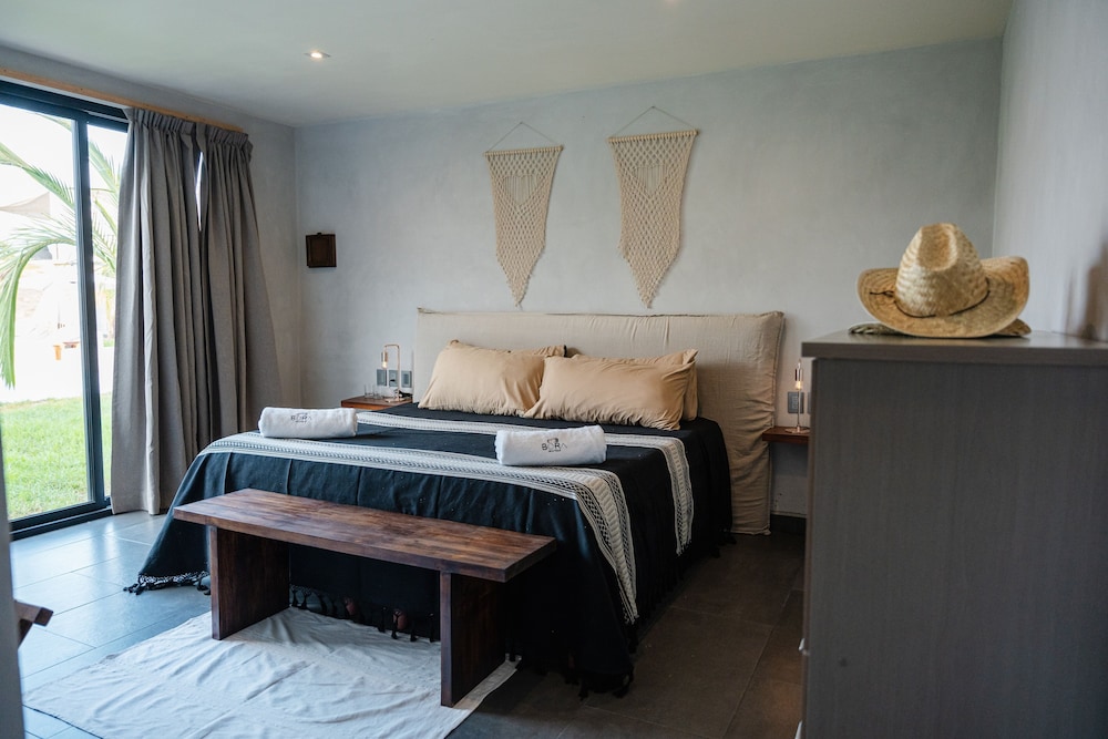 Deluxe Studio Suite - Photo 2