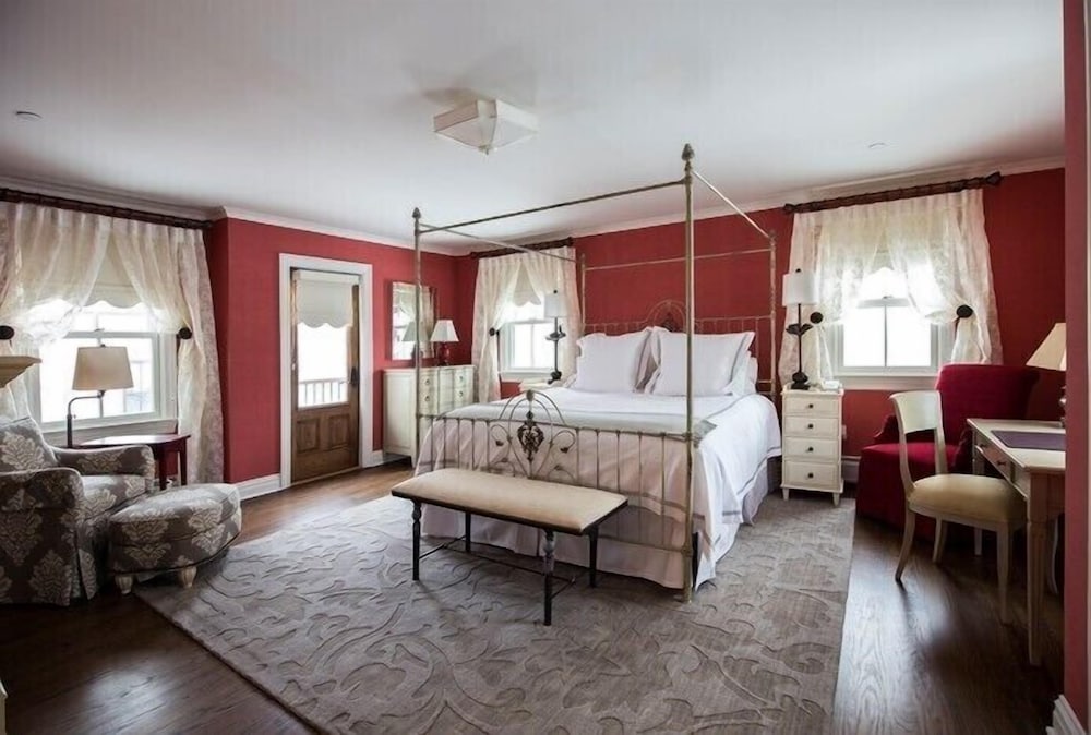 Room, 1 King Bed (Luxury Tall Tales Guesthouse 1 King R)
