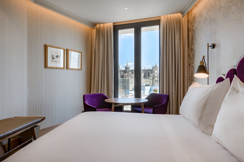 Deluxe Room, 1 King Bed (Terrace) - Photo 7