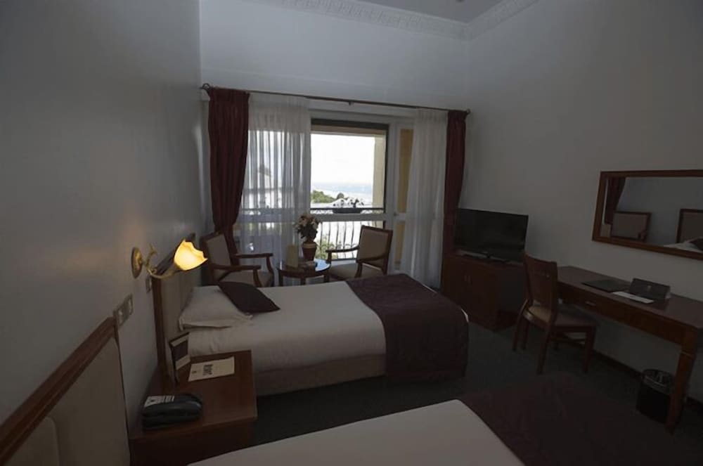 Classic Double or Twin Room - Photo 11