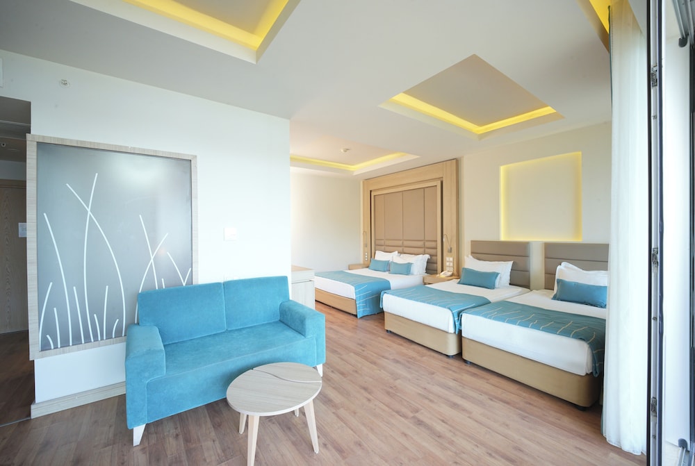 Grand Quadruple Room, 1 Bedroom, Sea View photo 3