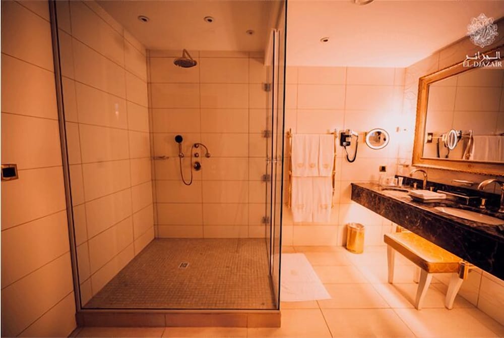 Classic Double or Twin Room - Photo 12