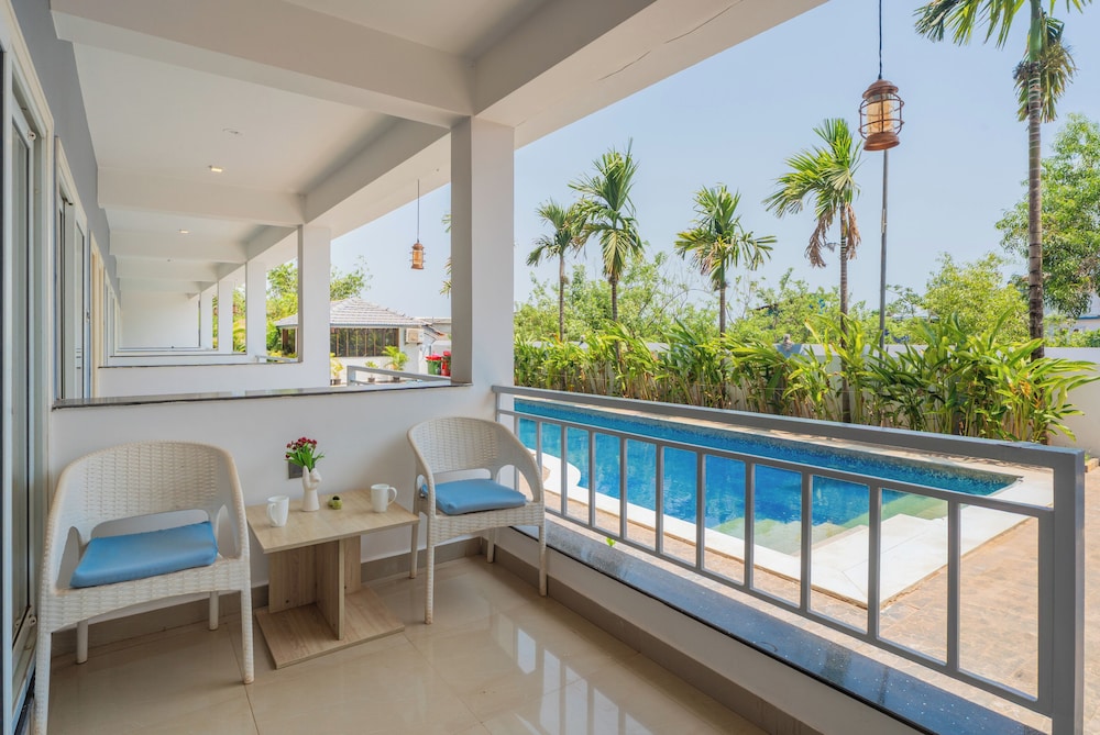 Deluxe Suite, Pool View