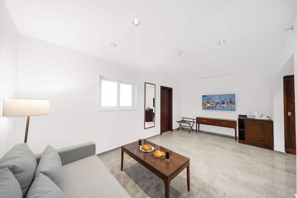 Standard Suite, 1 Queen Bed with Sofa bed, Non Smoking, Sea View - Photo 5
