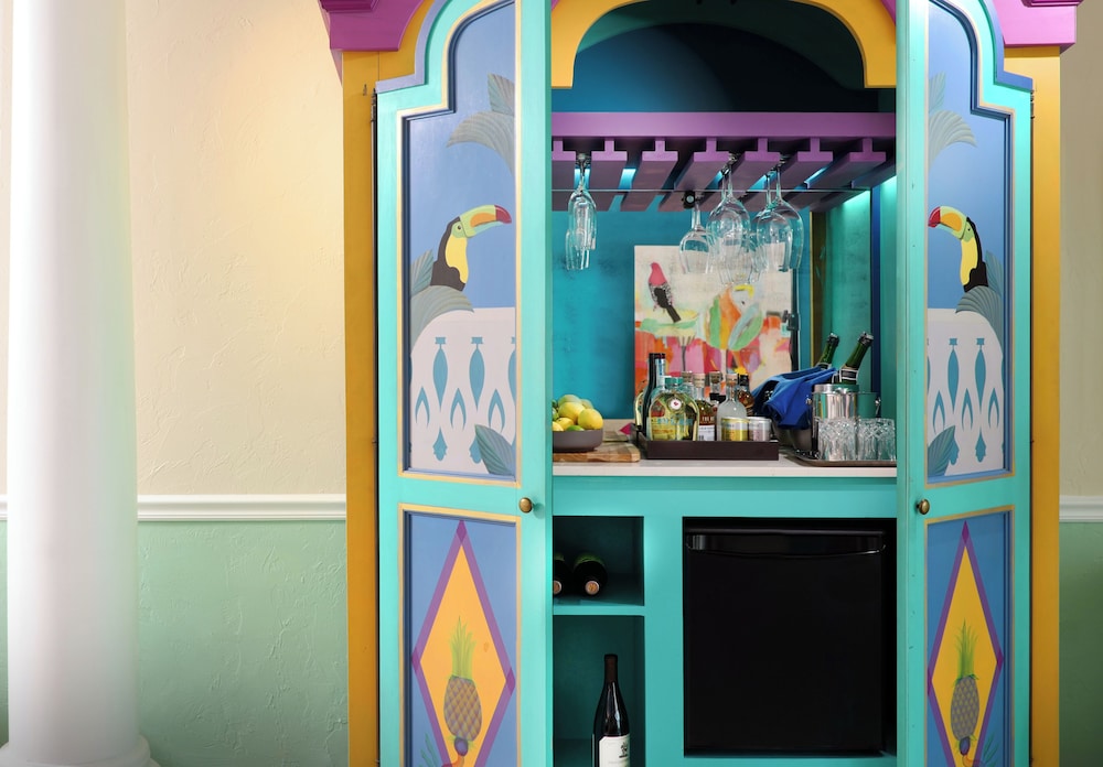 Mobility/hearing Accessible Partial Oceanview Junior Suite