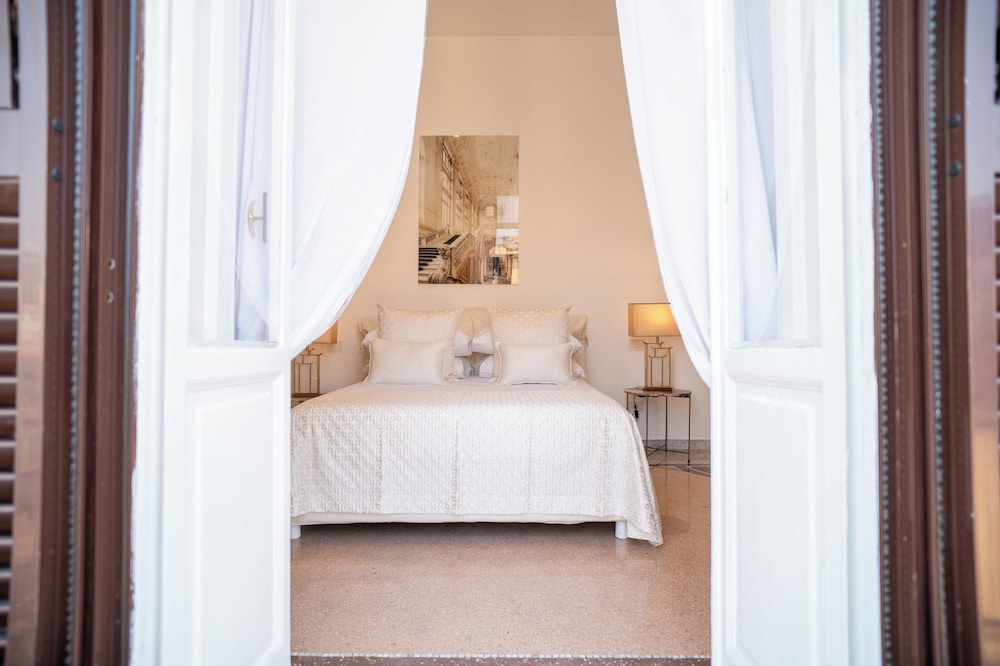 Deluxe Quadruple Room, City View