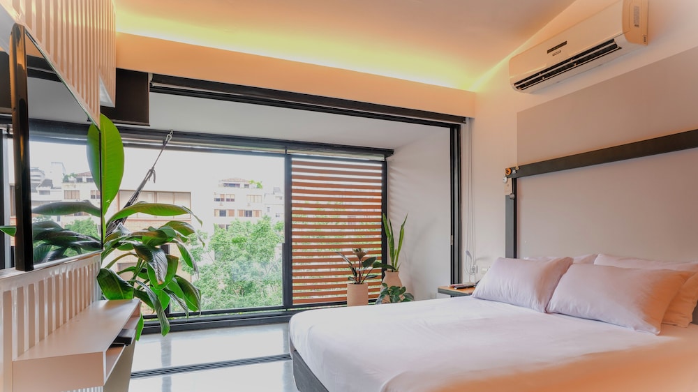 Deluxe Studio Suite, 1 Bedroom, City View photo 3