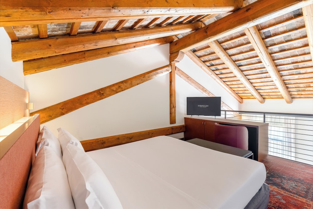 Suite, Canal View (2 Adults)