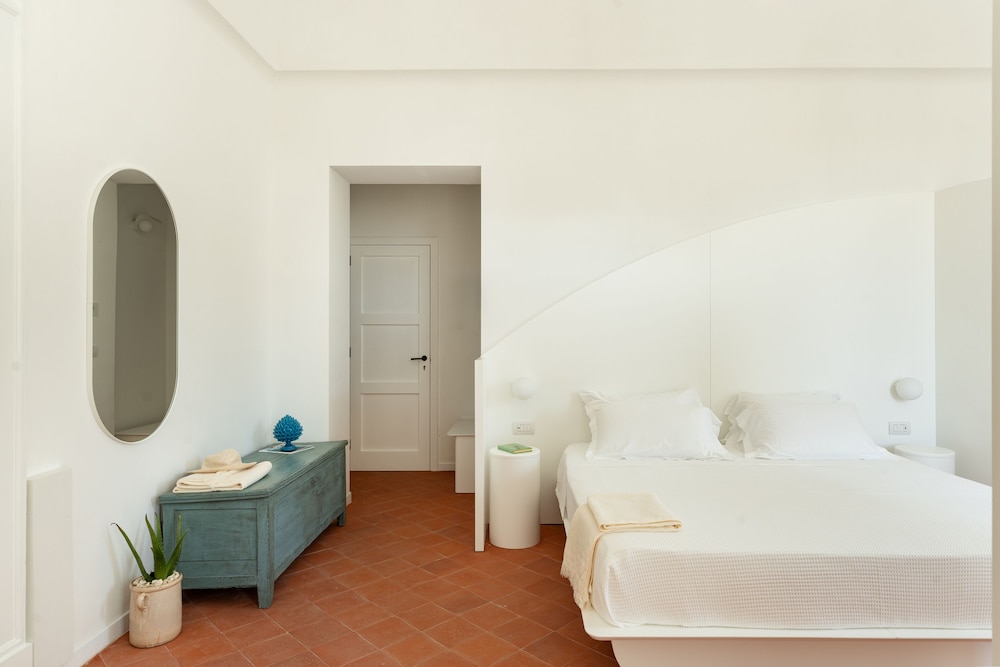 Junior Room, 1 King Bed, Hot Tub, Garden View photo 3