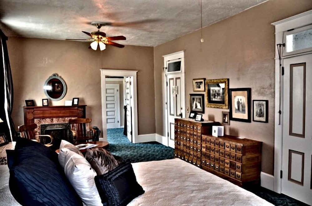 Suite, 1 Queen Bed