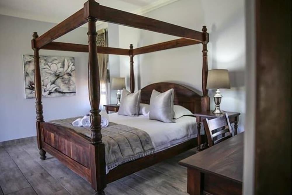 Deluxe Room, 1 King Bed photo 1