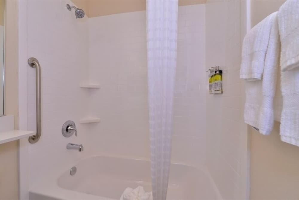Suite, 1 King Bed, Accessible Bathtub (Comm, Mobility) - Photo 14