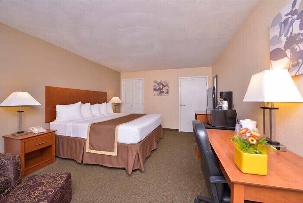Suite, 1 King Bed, Non Smoking - Photo 11