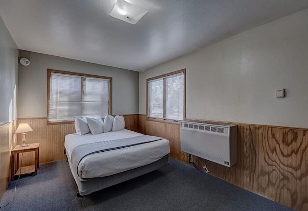 3 Bedroom Cabin photo 2