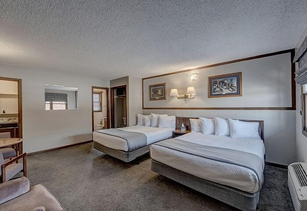 Standard Double Room, 2 Queen Beds photo 2