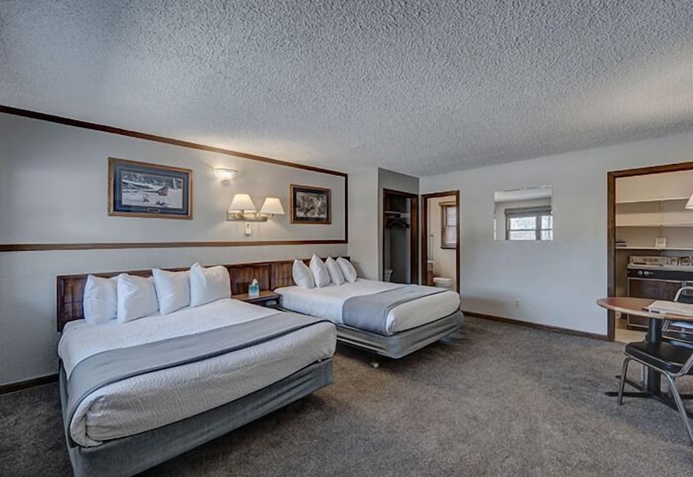 Standard Double Room, 2 Queen Beds photo 1