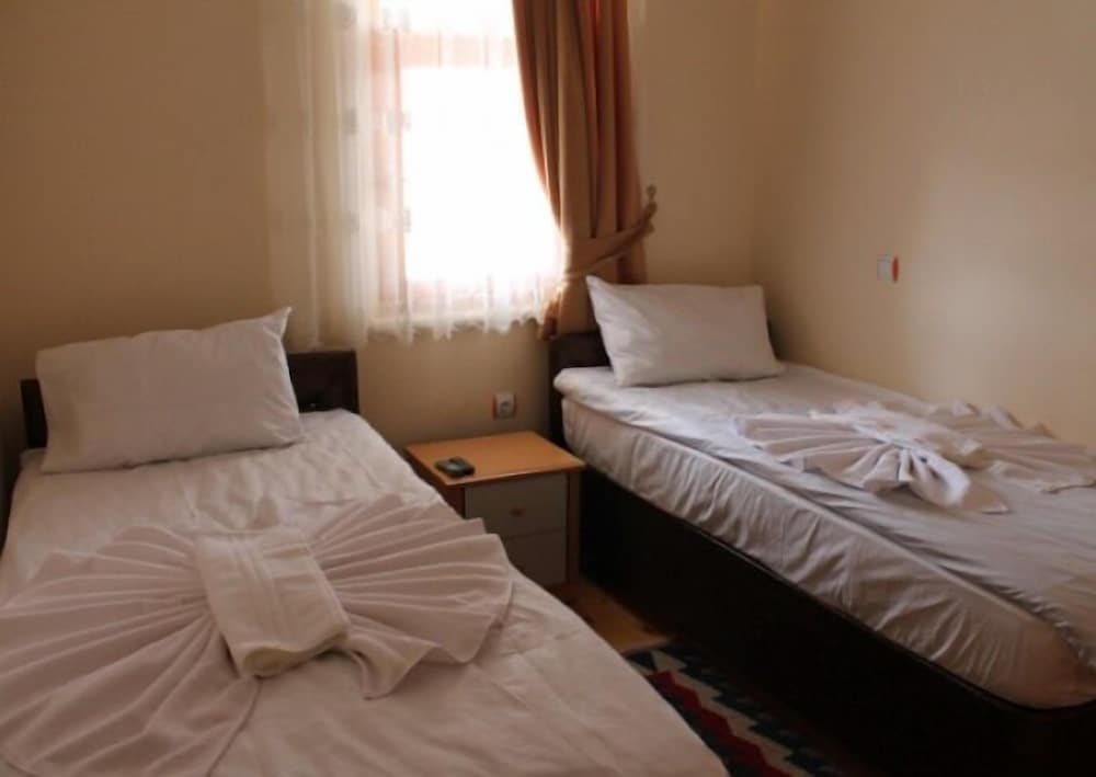 Basic Triple Room photo 3