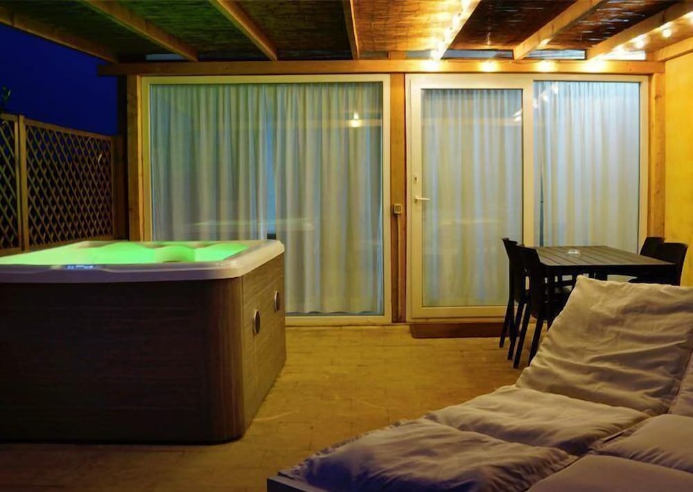 Comfort Studio, Courtyard View
