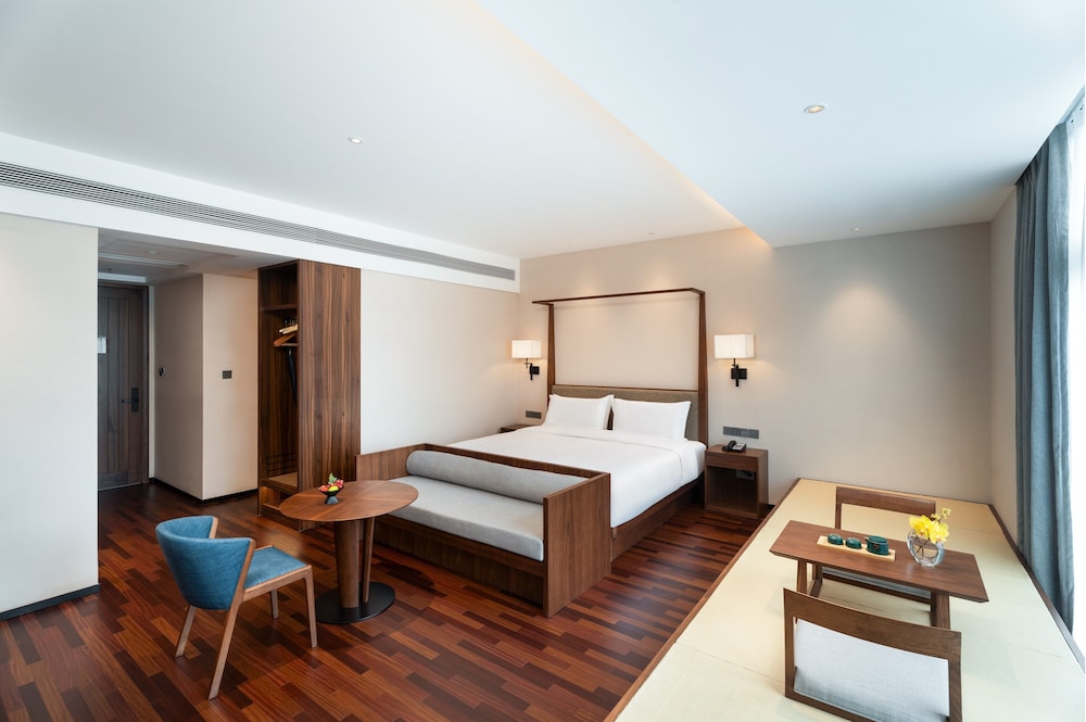 Signature Room, 1 King Bed, Non Smoking, City View photo 1