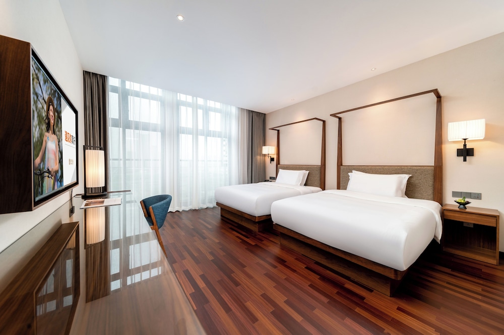 Business Twin Room, 2 Queen Beds, Non Smoking, City View photo 3