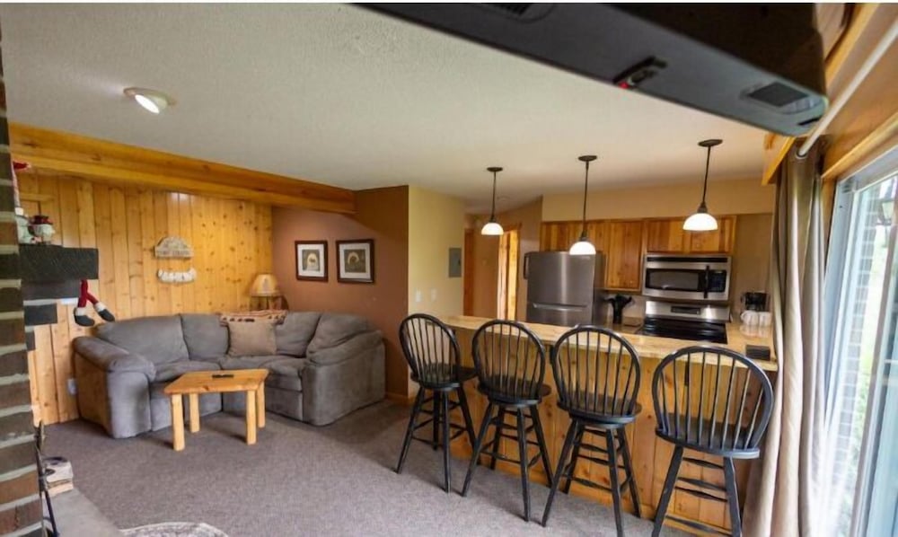 Condo, 2 Bedrooms