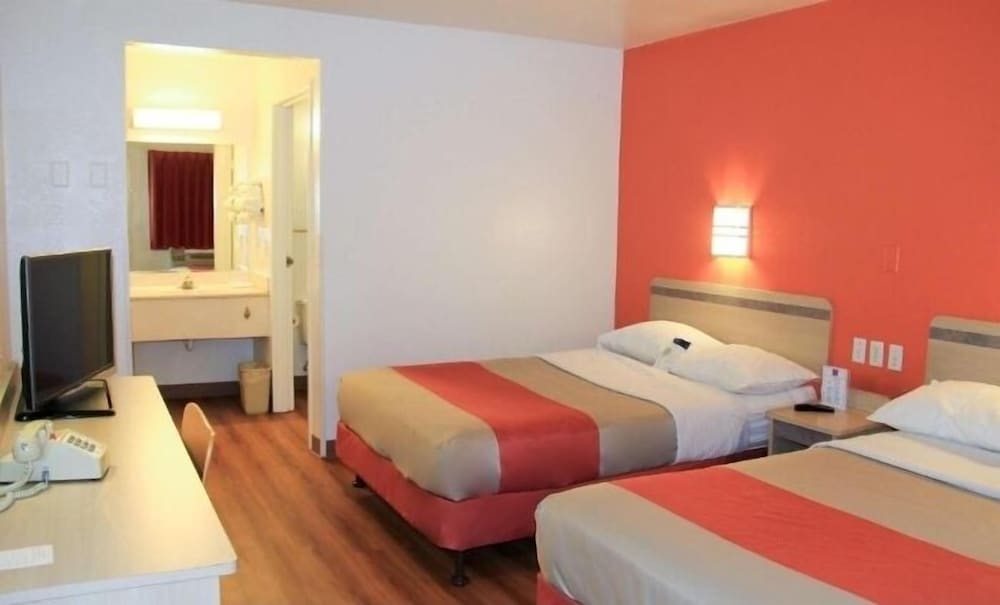 Standard Room, 2 Double Beds, Non Smoking