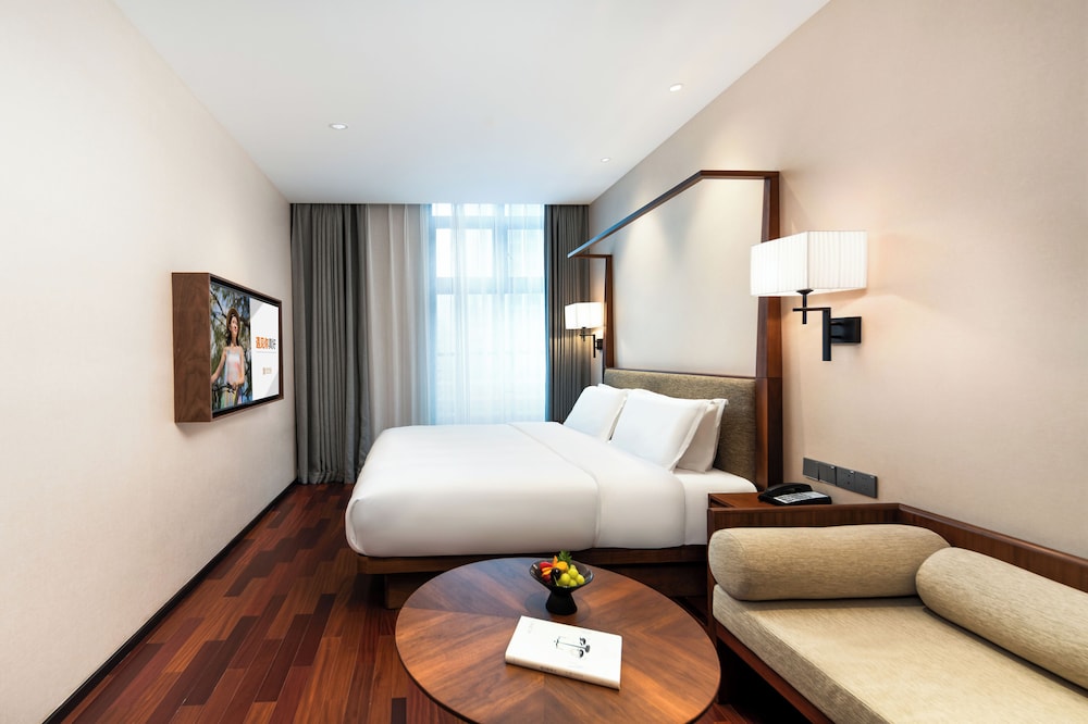 Superior Room, 1 King Bed, Non Smoking, City View photo 1