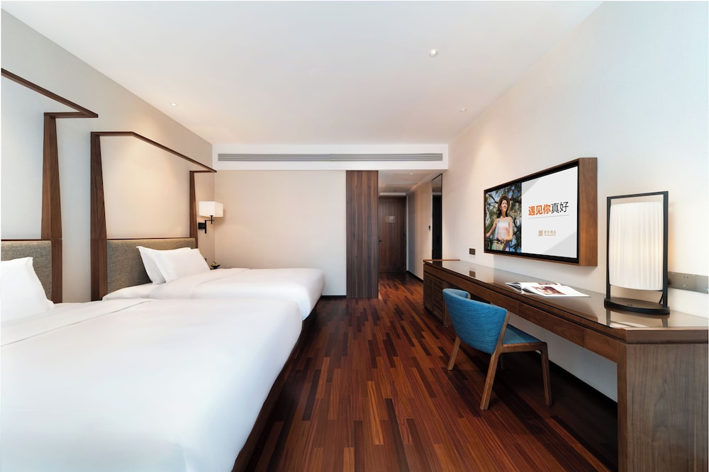 Business Twin Room, 2 Queen Beds, Non Smoking, City View photo 1
