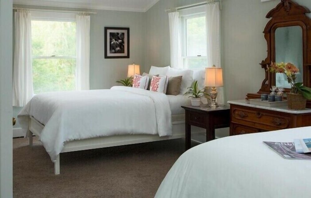 Room, 2 Queen Beds photo 2