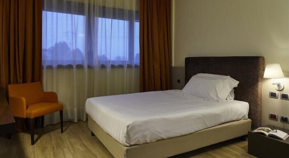 Premium Single Room (Queen)